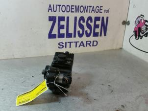 Gebruikte Brandstofpomp Mechanisch Opel Corsa D 1.3 CDTi 16V ecoFLEX Prijs € 236,25 Margeregeling aangeboden door Zelissen V.O.F. autodemontage