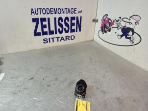 Gebruikte Schakelaar Spiegel Kia Cee'd (EDB5) 1.4 CVVT 16V Prijs € 15,75 Margeregeling aangeboden door Zelissen V.O.F. autodemontage