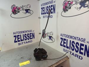 Gebruikte Deurslot Mechaniek 4Deurs links-voor Ford Fiesta 6 (JA8) 1.25 16V Prijs € 42,00 Margeregeling aangeboden door Zelissen V.O.F. autodemontage