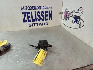 Gebruikte Waterpomp Renault Megane III Grandtour (KZ) 1.4 16V TCe 130 Prijs € 42,00 Margeregeling aangeboden door Zelissen V.O.F. autodemontage