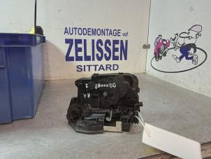 Gebruikte Slotmechaniek Portier 4Deurs rechts-achter BMW 3 serie (E90) 318i 16V Prijs € 36,75 Margeregeling aangeboden door Zelissen V.O.F. autodemontage