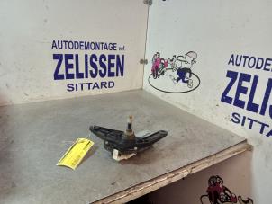 Gebruikte Ruitenwissermotor achter Renault Clio II (BB/CB) 1.6 16V Prijs € 31,50 Margeregeling aangeboden door Zelissen V.O.F. autodemontage