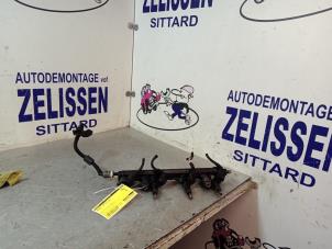 Gebruikte Injector brug Peugeot 308 SW (4E/H) 1.6 VTI 16V Prijs € 36,75 Margeregeling aangeboden door Zelissen V.O.F. autodemontage