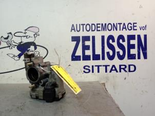 Gebruikte Gasklephuis Opel Corsa C (F08/68) 1.2 16V Prijs € 42,00 Margeregeling aangeboden door Zelissen V.O.F. autodemontage