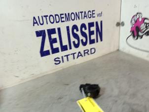 Gebruikte Schakelaar handrem Opel Insignia Sports Tourer 1.8 16V Ecotec Prijs € 26,25 Margeregeling aangeboden door Zelissen V.O.F. autodemontage