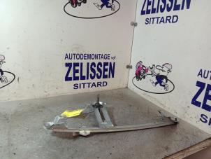 Gebruikte Ruitmechaniek 4Deurs links-achter Opel Zafira (M75) 1.6 16V Prijs € 26,25 Margeregeling aangeboden door Zelissen V.O.F. autodemontage