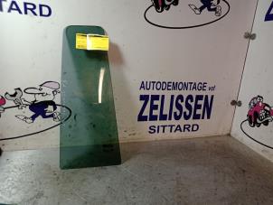 Gebruikte Extra Ruit 4Deurs rechts-achter Opel Zafira (M75) 1.6 16V Prijs € 36,75 Margeregeling aangeboden door Zelissen V.O.F. autodemontage