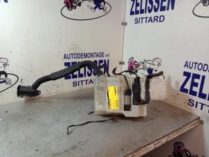 Gebruikte Ruitensproeiertank voor BMW 7 serie (E65/E66/E67) 730d,Ld 3.0 24V Prijs € 31,50 Margeregeling aangeboden door Zelissen V.O.F. autodemontage