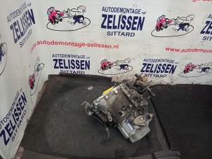 Gebruikte Versnellingsbak Peugeot 206 CC (2D) 1.6 16V Prijs € 393,75 Margeregeling aangeboden door Zelissen V.O.F. autodemontage
