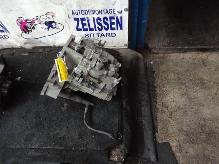 Gebruikte Versnellingsbak Mitsubishi Colt (Z2/Z3) 1.3 16V Prijs € 262,50 Margeregeling aangeboden door Zelissen V.O.F. autodemontage