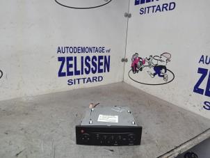 Gebruikte Radio CD Speler Renault Megane II Grandtour (KM) 1.6 16V Prijs € 78,75 Margeregeling aangeboden door Zelissen V.O.F. autodemontage
