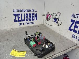 Gebruikte Zekeringkast Peugeot 1007 (KM) 1.4 Prijs € 99,75 Margeregeling aangeboden door Zelissen V.O.F. autodemontage