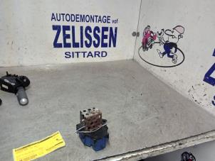 Gebruikte Luchtmassameter Peugeot 5008 I (0A/0E) 1.6 THP 16V Prijs € 42,00 Margeregeling aangeboden door Zelissen V.O.F. autodemontage