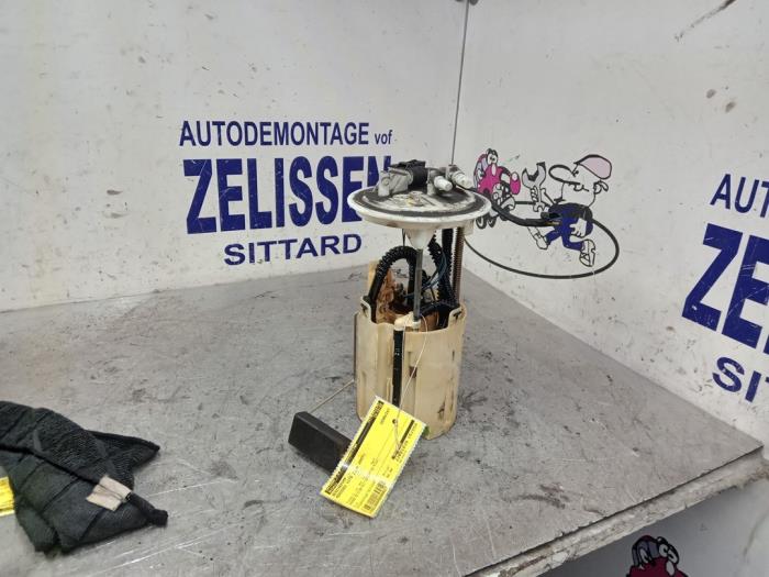 Gebruikte Benzinepomp Mercedes Vito (639.6) 2.2 109 CDI 16V Prijs € 63,00 Margeregeling aangeboden door Zelissen V.O.F. autodemontage