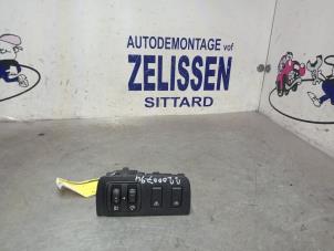 Gebruikte Schakelaar Licht Renault Megane III Grandtour (KZ) 1.5 dCi 110 Prijs € 31,50 Margeregeling aangeboden door Zelissen V.O.F. autodemontage