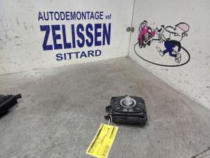 Gebruikte Navigatie bedienings paneel Renault Megane III Grandtour (KZ) 1.5 dCi 110 Prijs € 78,75 Margeregeling aangeboden door Zelissen V.O.F. autodemontage