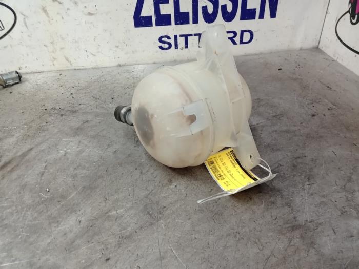 Expansievat van een Dacia Sandero I (BS) 1.2 16V 2010