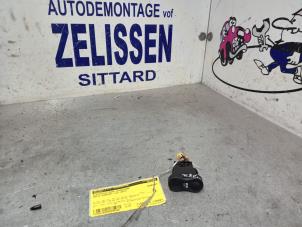 Gebruikte Schakelaar Elektrisch Raam Dacia Sandero I (BS) 1.2 16V Prijs € 10,50 Margeregeling aangeboden door Zelissen V.O.F. autodemontage