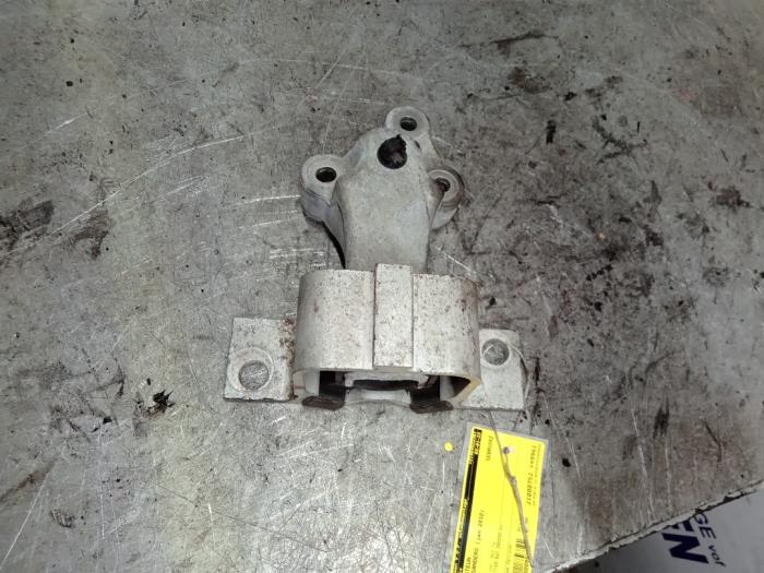 Gebruikte Motorrubber Dacia Sandero I (BS) 1.2 16V Prijs € 26,25 Margeregeling aangeboden door Zelissen V.O.F. autodemontage