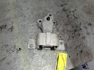 Gebruikte Motorsteun Dacia Sandero I (BS) 1.2 16V Prijs € 26,25 Margeregeling aangeboden door Zelissen V.O.F. autodemontage