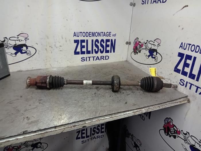 Aandrijfas rechts-voor van een Dacia Sandero I (BS) 1.2 16V 2010