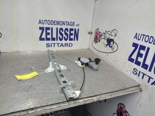 Gebruikte Ruitmechaniek 4Deurs rechts-voor Suzuki Swift (ZA/ZC/ZD) 1.6 Sport VVT 16V Prijs € 68,25 Margeregeling aangeboden door Zelissen V.O.F. autodemontage
