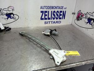 Gebruikte Raammechaniek 4Deurs links-voor Suzuki Swift (ZA/ZC/ZD) 1.6 Sport VVT 16V Prijs € 68,25 Margeregeling aangeboden door Zelissen V.O.F. autodemontage