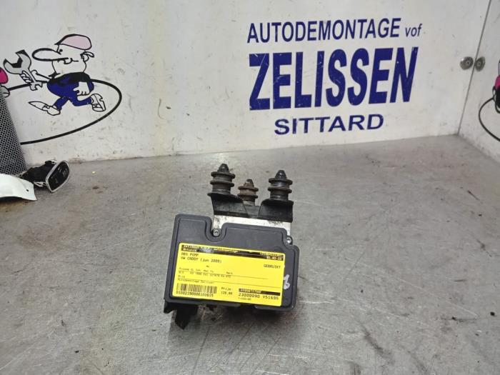 Gebruikte ABS Pomp Volkswagen Caddy III (2KA,2KH,2CA,2CH) 1.9 TDI Prijs € 131,25 Margeregeling aangeboden door Zelissen V.O.F. autodemontage