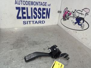 Gebruikte Knipperlicht Schakelaar Volkswagen Caddy III (2KA,2KH,2CA,2CH) 2.0 SDI Prijs € 26,25 Margeregeling aangeboden door Zelissen V.O.F. autodemontage
