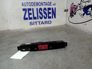 Gebruikte Schakelaar Paniekverlichting Fiat Grande Punto (199) 1.4 16V Prijs € 31,50 Margeregeling aangeboden door Zelissen V.O.F. autodemontage