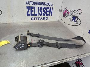 Gebruikte Veiligheidsgordel rechts-voor Mitsubishi Colt (Z2/Z3) 1.3 16V Prijs € 52,50 Margeregeling aangeboden door Zelissen V.O.F. autodemontage