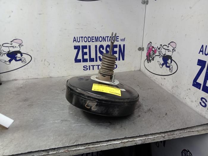 Gebruikte Rembekrachtiger Opel Vivaro 2.0 CDTI Prijs € 78,75 Margeregeling aangeboden door Zelissen V.O.F. autodemontage
