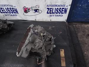 Gebruikte Versnellingsbak Mitsubishi Colt (Z2/Z3) 1.3 16V Prijs € 262,50 Margeregeling aangeboden door Zelissen V.O.F. autodemontage