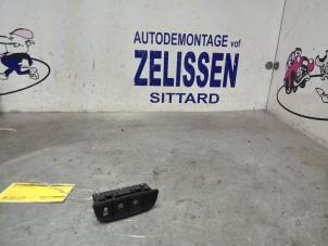 Gebruikte ESP Schakelaar Opel Karl 1.0 12V Prijs € 21,00 Margeregeling aangeboden door Zelissen V.O.F. autodemontage