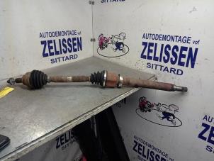 Gebruikte Aandrijfas rechts-voor Ford Focus 2 2.0 16V Prijs € 42,00 Margeregeling aangeboden door Zelissen V.O.F. autodemontage