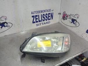 Gebruikte Linker Koplamp Opel Zafira (F75) 1.8 16V Prijs € 36,75 Margeregeling aangeboden door Zelissen V.O.F. autodemontage