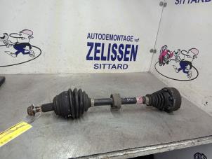 Gebruikte Aandrijfas links-voor Volkswagen New Beetle (9C1/9G1) 2.0 Prijs € 42,00 Margeregeling aangeboden door Zelissen V.O.F. autodemontage