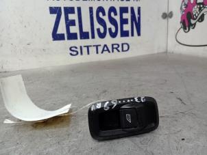 Gebruikte Ruit schakelaar elektrisch Ford Fiesta 6 (JA8) 1.25 16V Prijs € 21,00 Margeregeling aangeboden door Zelissen V.O.F. autodemontage