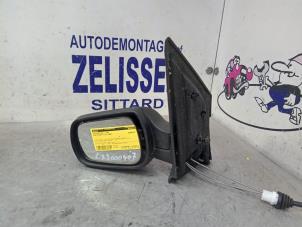 Gebruikte Spiegel Buiten links Ford Fiesta 5 (JD/JH) 1.3 Prijs € 26,25 Margeregeling aangeboden door Zelissen V.O.F. autodemontage