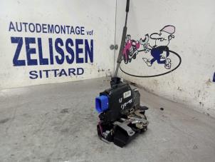 Gebruikte Slotmechaniek Portier 4Deurs links-voor Seat Altea (5P1) 1.6 Prijs € 47,25 Margeregeling aangeboden door Zelissen V.O.F. autodemontage