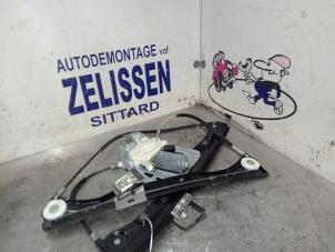 Gebruikte Ruitmechaniek 2Deurs links-voor Mercedes C Sportcoupé (C203) 2.2 C-200 CDI 16V Prijs € 78,75 Margeregeling aangeboden door Zelissen V.O.F. autodemontage