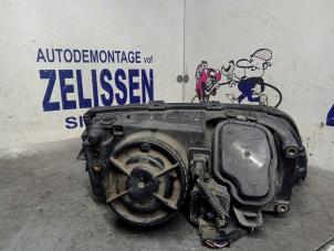 Gebruikte Koplamp links Volvo V70 (GW/LW/LZ) 2.4 20V 140 Prijs € 36,75 Margeregeling aangeboden door Zelissen V.O.F. autodemontage