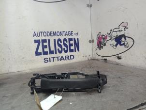 Gebruikte Portiergreep 2Deurs links Mercedes C Sportcoupé (C203) 2.2 C-200 CDI 16V Prijs € 21,00 Margeregeling aangeboden door Zelissen V.O.F. autodemontage