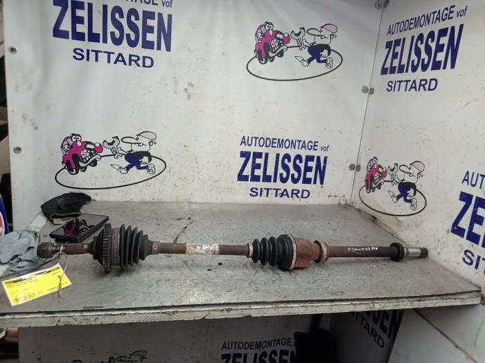 Gebruikte Steekas rechts-voor Peugeot 206+ (2L/M) 1.4 HDi Eco 70 Prijs € 42,00 Margeregeling aangeboden door Zelissen V.O.F. autodemontage