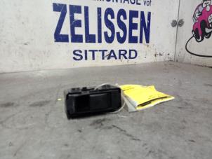 Gebruikte Ruit schakelaar elektrisch Dodge Caliber 1.8 16V Prijs € 15,75 Margeregeling aangeboden door Zelissen V.O.F. autodemontage
