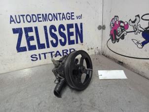 Gebruikte Stuurbekrachtiging Pomp Dodge Caliber 1.8 16V Prijs € 131,25 Margeregeling aangeboden door Zelissen V.O.F. autodemontage