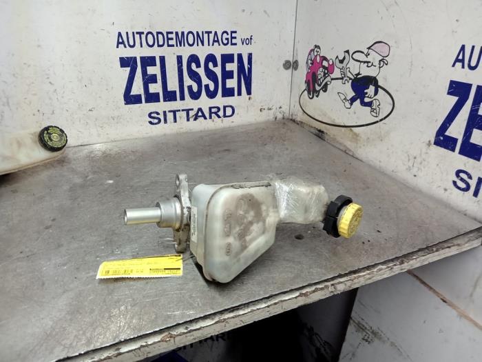 Gebruikte Hoofdremcilinder Dodge Caliber 1.8 16V Prijs € 68,25 Margeregeling aangeboden door Zelissen V.O.F. autodemontage