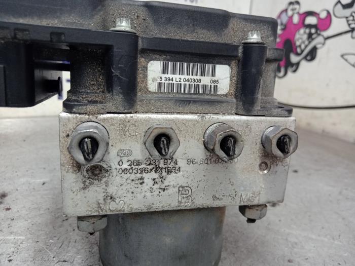 Gebruikte ABS Pomp Peugeot Partner (GC/GF/GG/GJ/GK) 1.6 HDI 75 16V Prijs € 236,25 Margeregeling aangeboden door Zelissen V.O.F. autodemontage