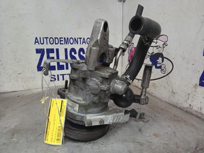 Gebruikte Pomp Servo BMW 7 serie (E65/E66/E67) 730d,Ld 3.0 24V Prijs € 131,25 Margeregeling aangeboden door Zelissen V.O.F. autodemontage