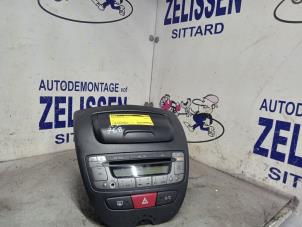 Gebruikte Radio CD Speler Toyota Aygo (B10) 1.0 12V VVT-i Prijs € 99,75 Margeregeling aangeboden door Zelissen V.O.F. autodemontage